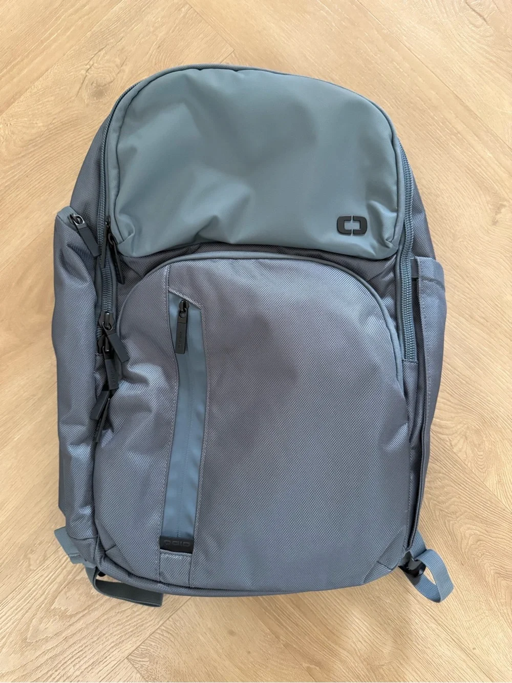 OGIO essentials sleek detail